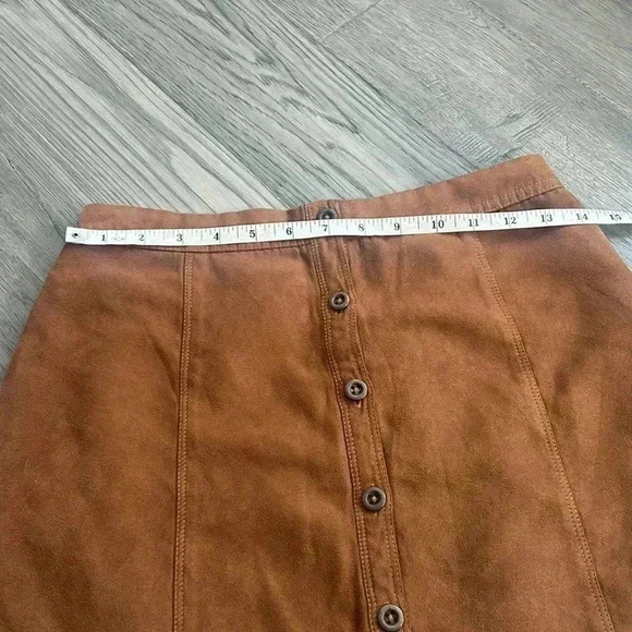 HOLLISTER |  Brown faux suede button up mini skirt - Picture 6 of 10